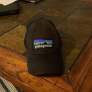 Men’s Black Patagonia Hat Great shape.   Worn 5 times probably.  Almost new